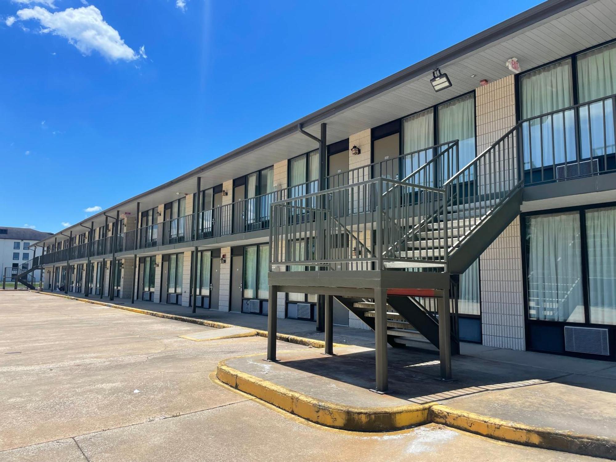 Ramada By Wyndham Branson Theatre District Hotel Exterior photo